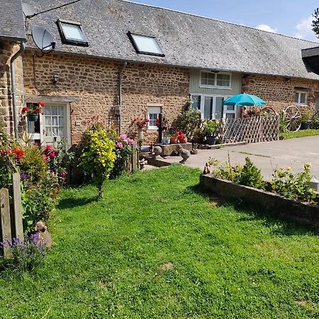 Les Petits Champs Apartment Buais-les-Monts Exterior photo
